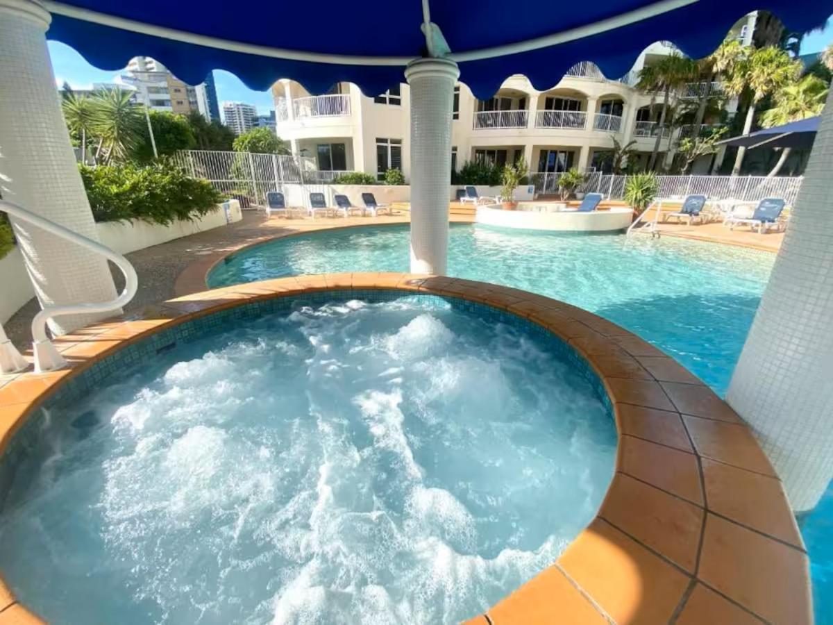 Apartment Moroccan Beachfront 2bdr-apt In Surfers Paradise