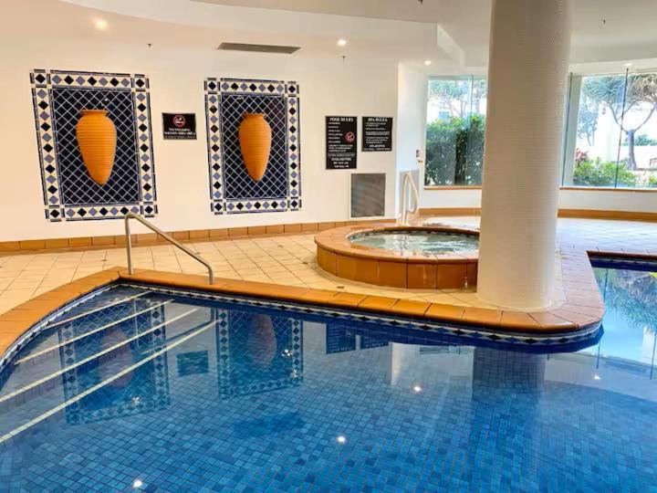 Moroccan Beachfront 2bdr-apt In Surfers Paradise